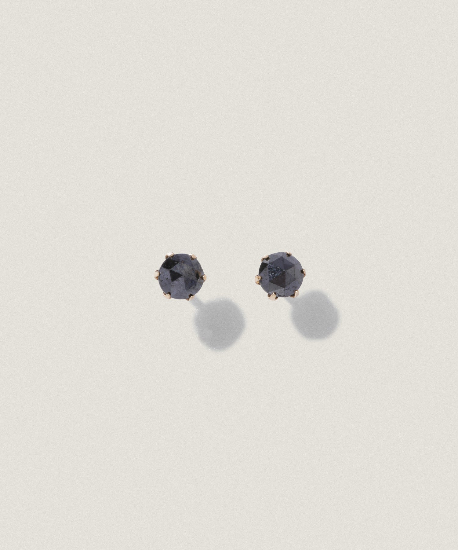 K18 1.0ct ブラック ダイヤモンド ピアス